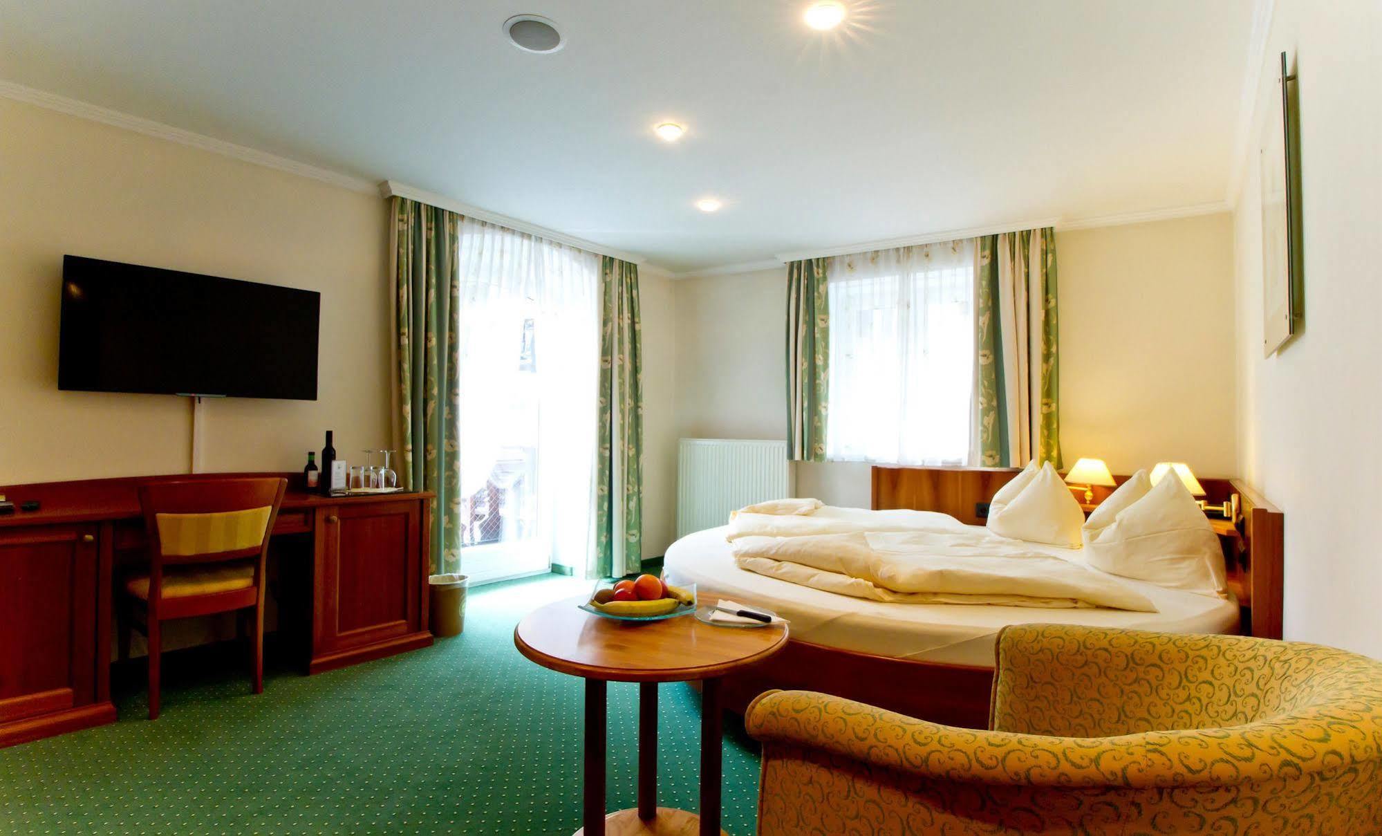 Hotel Weisser Hirsch Sankt Wolfgang im Salzkammergut ภายนอก รูปภาพ