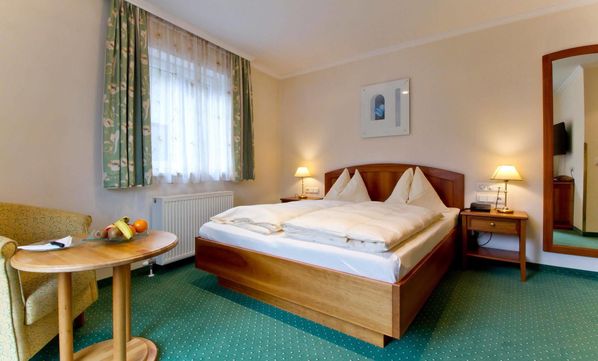 Hotel Weisser Hirsch Sankt Wolfgang im Salzkammergut ภายนอก รูปภาพ