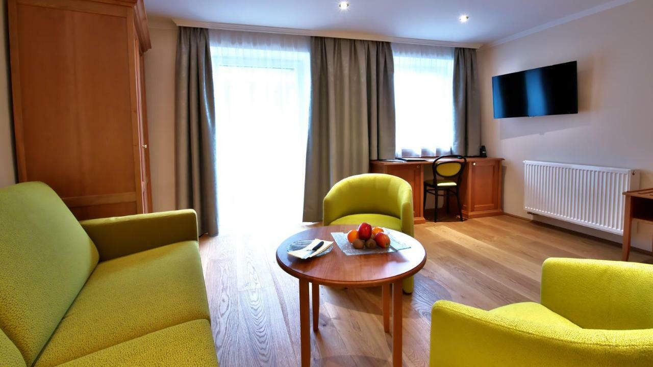 Hotel Weisser Hirsch Sankt Wolfgang im Salzkammergut ภายนอก รูปภาพ